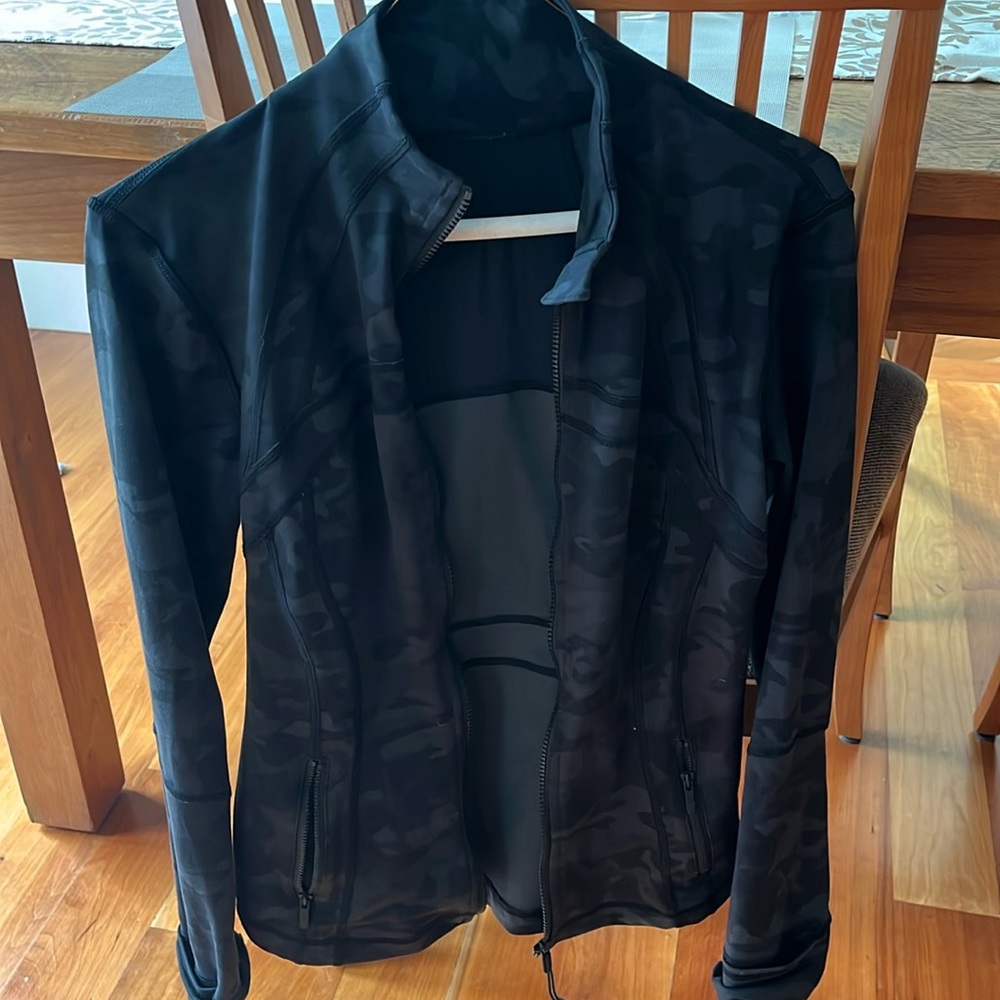 Lululemon’s camouflage jacket size 6